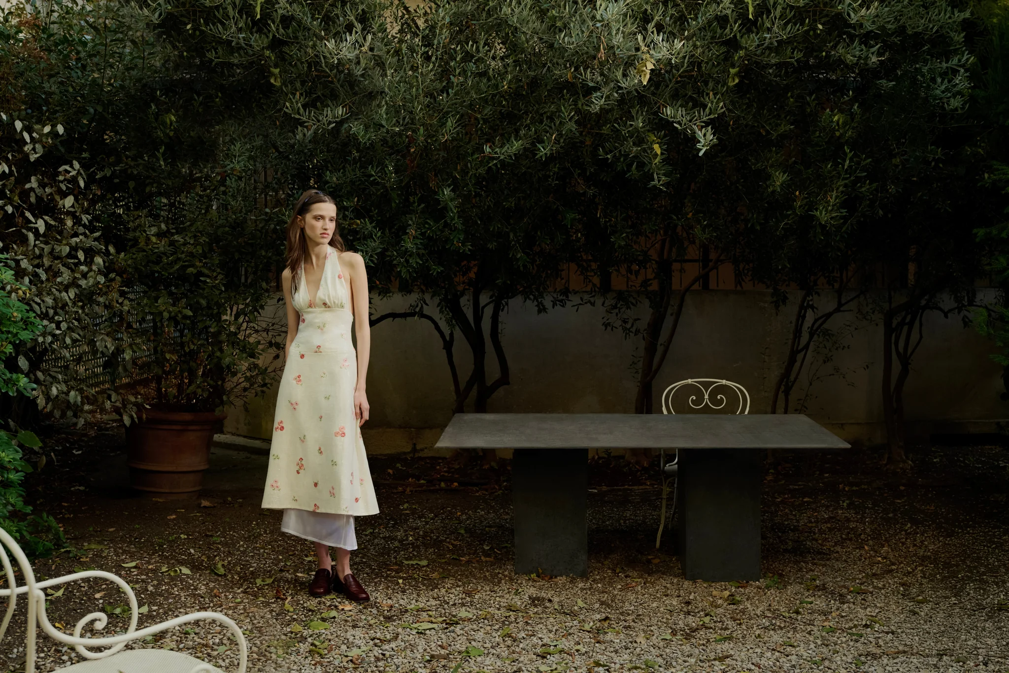 The Art of Effortless Femininity